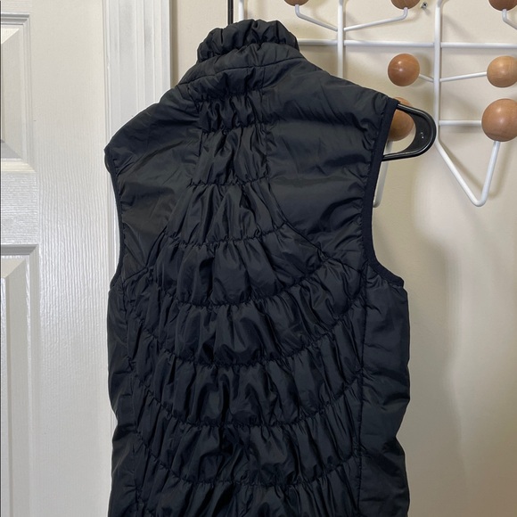 MEC - Classic Outdoor Hiking Lightweight Vest - Black - M - Picture 7 of 9